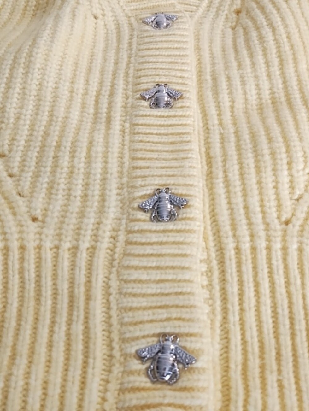 🐝Soft Yellow V‑Neck Honry Bee Button Cardigan Sweater Size Medium🐝 - Picture 3 of 10